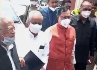 राज्यपाल से मिलकर सपा के प्रतिनिधिमंडल ने कहा, आजम खान के खिलाफ दोषपूर्ण तरीके से कार्रवाई कर रही योगी सरकार सपा प्रतिनिधिमंडल