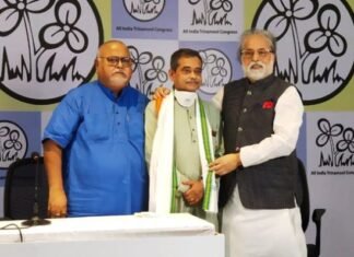 कांग्रेस छोड़ TMC में शामिल हुए पूर्व राष्ट्रपति प्रणब मुखर्जी के बेटे अभिजीत अभिजीत मुखर्जी टीएमसी में शामिल