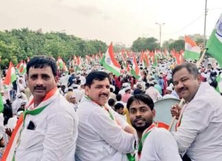 लखनऊ में विशाल तिरंगा यात्रा निकाल संजय सिंह ने विधानसभा चुनाव से पहले दिखाई UP में AAP की ताकत, योगी सरकार को बताया भ्रष्टाचारी तिरंगा यात्रा