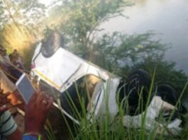 UP में दर्दनाक सड़क हादसा, तेज रफ्तार कार के पलटने से चार मासूमों समेत पांच लोगों की मौत, दो घायल दर्दनाक सड़क हादसा