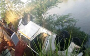 UP में दर्दनाक सड़क हादसा, तेज रफ्तार कार के पलटने से चार मासूमों समेत पांच लोगों की मौत, दो घायल दर्दनाक सड़क हादसा