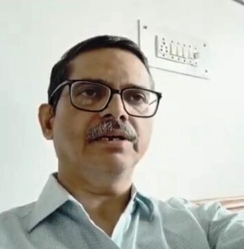 अमिताभ ठाकुर के राजनीतिक पार्टी बनाने का ऐलान करते ही घर पहुंच गयी पुलिस, “पूर्व IPS ने पूछा, इतना डर क्यों रही सरकार?” अधिकार सेना