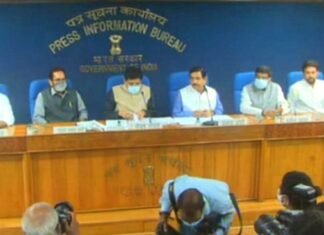 राज्यसभा में हंगामें पर विपक्ष पर बरसे मोदी के मंत्री, साढ़े सात साल भी जनादेश स्वीकार करने को नहीं तैयार राज्यसभा में हंगामा