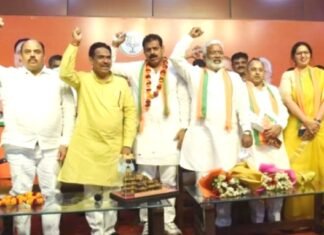 बसपा के पूर्व विधायक हुए बीजेपी में शामिल, रीता बहुगुणा का घर जलाने के हैं आरोपित बसपा के पूर्व विधायक