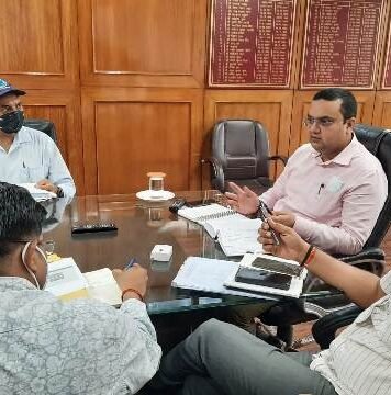 अवैध निर्माण की ठेकेदारी