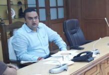 अपर सचिव की छापेमारी में LDA में शराब पीते मिलें तीन कर्मियों को निलंबित कर, “बोले, वीसी अनुशासनहीनता नहीं होगी बर्दाशत” एलडीए वीसी अक्षय त्रिपाठी