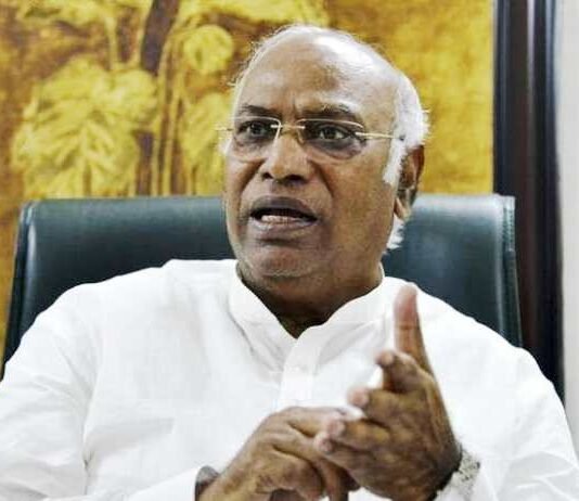 BJP-RSS विविधता के खिलाफ, छीनना चाहते हैं आदिवासियों की जमीन-जंगल: खड़गे मल्लिकार्जुन खड़गे