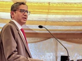 संसद में बिना बहस कानून पास होने पर CJI ने जताई चिंता, “कहा, पहले नहीं होता था ऐसा, वकीलों से बोले, सदन पहुंचने की करें कोशिश” बिना बहस कानून पास