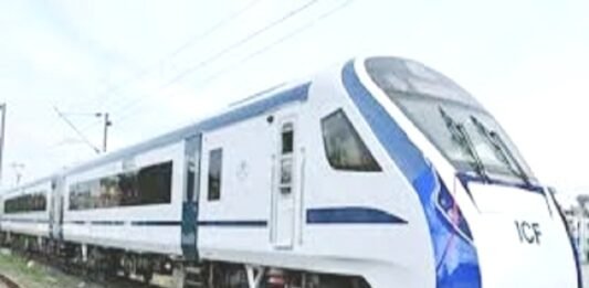 कानपुर के पास वंदे भारत एक्सप्रेस से टकराई गाय, बड़ा हादसा टला वंदे भारत एक्सप्रेस
