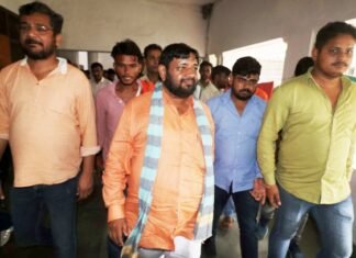 लिफ्ट में फंसे केंद्रीय मंत्री कौशल किशोर, मशक्कत के बाद निकाला गया बाहर कौशल किशोर