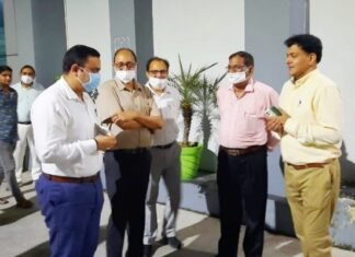 जागी उम्मीद: पारिजात अपार्टमेंट का निरीक्षण कर एलडीए वीसी ने सालों से परेशान आवंटियों से जानीं समस्याएं, दिलाया भरोसा पारिजात अपार्टमेंट
