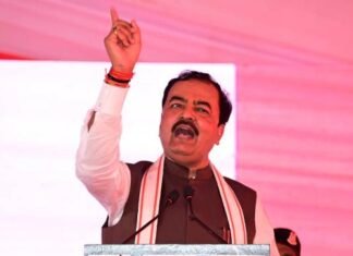 केशव मौर्या की किसानों को सलाह, “सरकार उनके साथ, राजनैतिक दल या नेता के बहकावे में ना आएं तो बेहतर” किसानों को सलाह