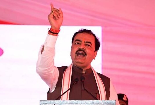 केशव मौर्या की किसानों को सलाह, “सरकार उनके साथ, राजनैतिक दल या नेता के बहकावे में ना आएं तो बेहतर” किसानों को सलाह