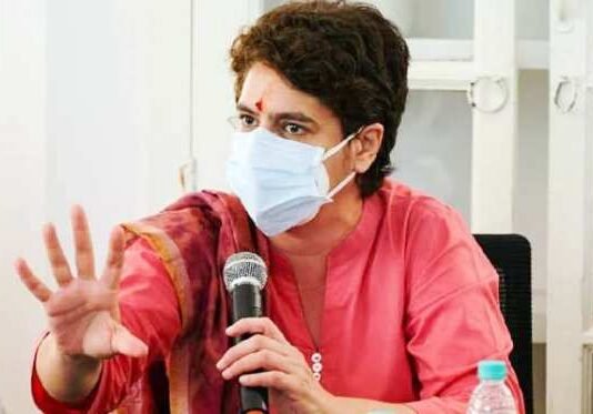 बोलीं प्रियंका, “फोन टैपिंग छोड़िए, मेरे बच्चों के इंस्टाग्राम अकाउंट हैक करा रही सरकार, महिलाओं के सामने झुके मोदी, मैं हूं बहुत खुश” हाथरस की घटना