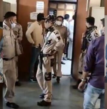रोहिणी कोर्ट: फिल्मी स्टाइल में गैंगस्टर जितेंद्र गोगी को गोलियों से भूना, पुलिस ने वकील के ड्रेस में आए हत्यारों को मौके पर ही मार गिराया रोहिणी कोर्ट