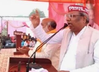 संजय निषाद ने कहा, “असली किसान गन्ने के खेत में, आंदोलन करने वाले हैं कांग्रेस के पिसान” कांग्रेस के पिसान
