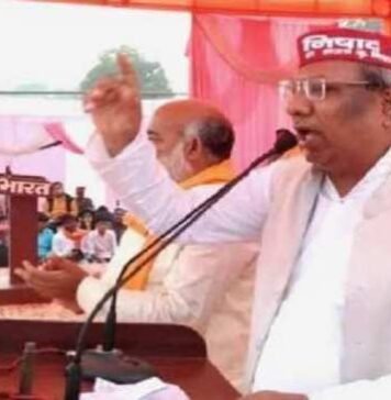 संजय निषाद ने कहा, “असली किसान गन्ने के खेत में, आंदोलन करने वाले हैं कांग्रेस के पिसान” कांग्रेस के पिसान