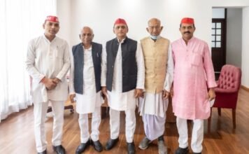 वरिष्ठ नेताओं को सपा में शामिल कर बोले अखिलेश, देश व संविधान बचाने वाला है यूपी का अगामी विधानसभा चुनाव सपा का दामन
