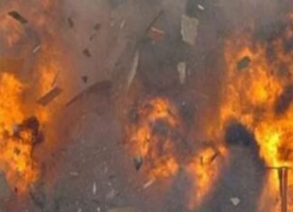 नमाज के बीच बम ब्लास्ट