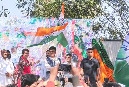 ‘प्रतिज्ञा यात्रा’ को झंडी दिखा प्रियंका गांधी ने की 20 लाख युवाओं को नौकरी व किसानों के कर्ज माफी समेत की सात घोषणाएं प्रतिज्ञा यात्रा
