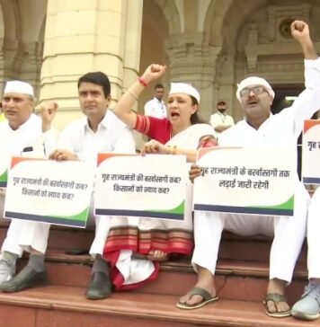 कांग्रेस ने किया प्रदर्शन