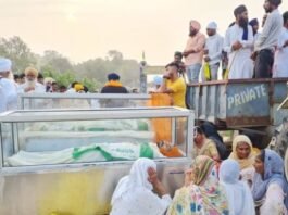 लखीमपुर कांड: पोस्टमॉर्टम रिपोर्ट में गड़बड़ी का आरोप लगा किसानों ने शव का अंतिम संस्कार करने से किया इंकार पोस्टमार्टम रिपोर्ट में गड़बड़ी