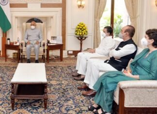 लखीमपुर खीरी हिंसा पर राष्ट्रपति से मिला कांग्रेस प्रतिनिधिमंडल, राहुल ने कहा, अगर पिता मंत्री तो कैसे होगी निष्पक्ष जांच कांग्रेस प्रतिनिधिमंडल