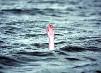 सड़क हादसे में पति की मौत के बाद महिला ने लगा दी गोमती नदी में छलांग गोमती नदी में लगाई छलांग
