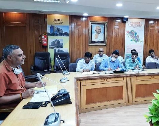 LDA सचिव की चेतावनी से अवैध निर्माण के ठेकेदारों में हड़कंप, जोनल अफसरों को दिया JE-सुपरवाइजरों की कारस्तानी को नजरअंदाज न करने का भी सख्त निर्देश अवैध निर्माण के ठेकेदार