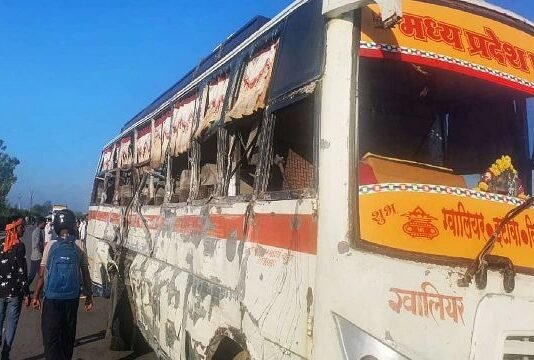 भिंड में भीषण सड़क हादसा, बस-डंपर की टक्कर में दो महिलाओं समेत सात की मौत, 13 घायल भीषण सड़क हादसा