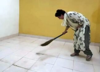 प्रियंका ने लगाई झाडू