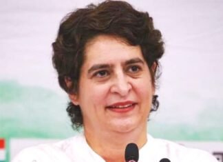 प्रियंका की बड़ी घोषणा, कांग्रेस की सरकार बनने पर इंटर पास लड़कियों को स्मार्टफोन तो स्नातक को दी जाएगी स्कूटी लड़कियों को स्मार्टफोन