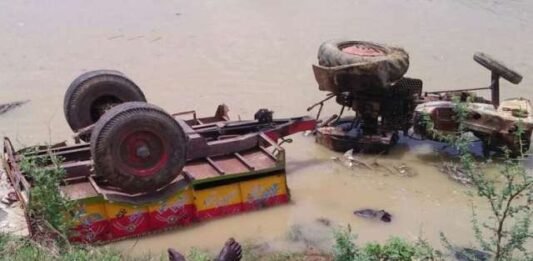 श्रद्धालुओं से भरी ट्रैक्‍टर ट्रॉली