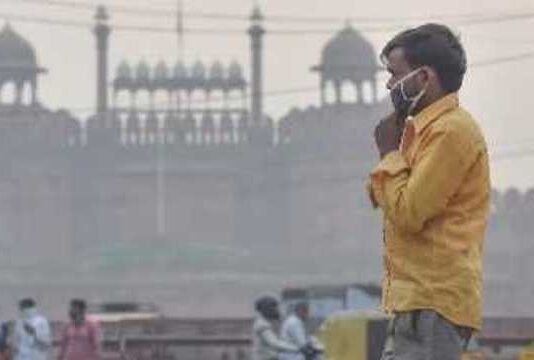 फिर बेहद खराब श्रेणी में पहुंचा दिल्ली में AQI, सांस लेना हुआ दूभर जहरीले धुएं धुंध