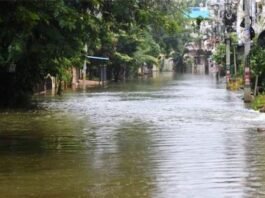 चेन्नई में रिकॉर्ड बारिश से जलजमाव ने बढ़ाई लोगों की मुश्किलें, बाढ़ की चेतावनी भी जारी चेन्नई में रिकॉर्डतोड़ बारिश