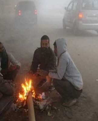 UP में पछुआ हवाओं ने बढ़ाई गलन, मौसम विभाग ने जारी किया इन जिलों में घने कोहरे का अलर्ट मौसम विभाग का अलर्ट