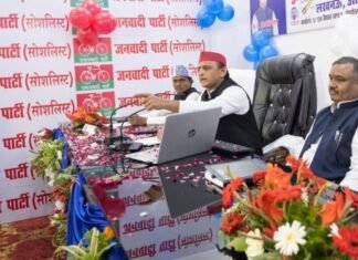 कार्यकर्ताओं को अखिलेश का मंत्र, “मतदान-मतगणना के समय रहें सतर्क, भाजपा कर सकती है कुछ भी” अखिलेश का मंत्र