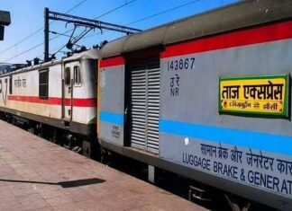 झांसी जा रही ताज एक्सप्रेस की AC बोगी में आग लगने से हड़कंप ताज एक्सप्रेस