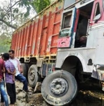 यूपी में दर्दनाक हादसा, चाय की दुकान में घुसा बेकाबू ट्रक, छह की मौत, कई घायल ट्रक से कुचलकर छह की मौत