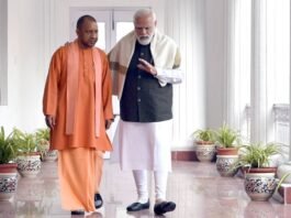 मोदी योगी की फोटो