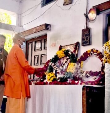 विंग कमांडर पृथ्वी सिंह को CM योगी ने दी श्रद्धांजलि, परिवार के एक सदस्य को नौकरी व 50 लाख देने का किया ऐलान
