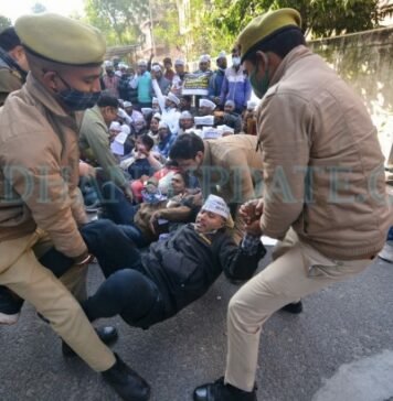 बेसिक शिक्षा मंत्री