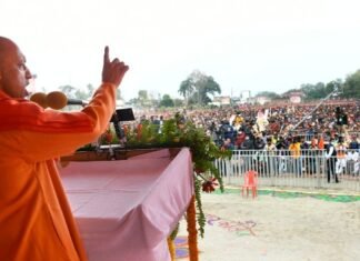 दंगाइयों को गले लगाने