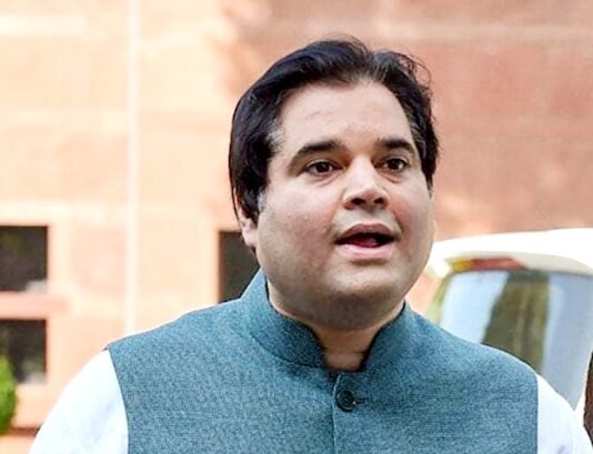 मुफ्तखोरी खत्म करने वाले सुशील मोदी के प्रस्ताव पर वरुण गांधी ने कहा, जनता पर उंगली उठाने से पहले अपने गिरेबान में झांके, सांसदों से हो शुरूआत वरुण गांधी