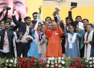 टैबलेट-स्मार्टफोन योजना का आगाज कर बोले CM योगी, विद्यार्थियों को तकनीक से जोड़ने की दिशा में ये बड़ी पहल टैबलेट-स्मार्टफोन योजना