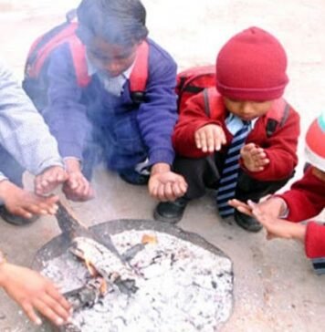 शीतलहर के चलते मंगलवार तक आठवीं तक के स्कूल रहेंगे बंद स्कूल बंद