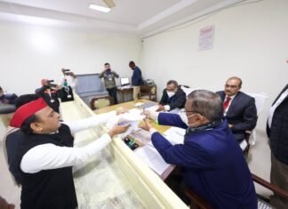 अखिलेश का नामांकन