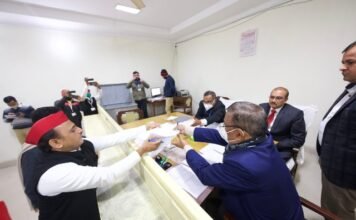 अखिलेश यादव ने दाखिल किया करहल विधानसभा सीट से नामांकन अखिलेश का नामांकन