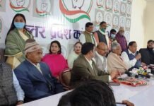 बसपा, भाजपा व सपा नेताओं को कांग्रेस में शामिल कर बोले नसीमुद्दीन, गौशालाओं में मर रहीं गायें, बीजेपी कार्यकर्ता-अफसर कर रहें कमाई गौशालाओं में गायें