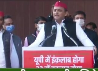 अखिलेश का सीएम योगी पर मंच से तंज, आप लोगों के आने से पहले ही मुख्यमंत्री चले गए गोरखपुर, 11 की बुक थी टिकट योगी पर मंच से तंज